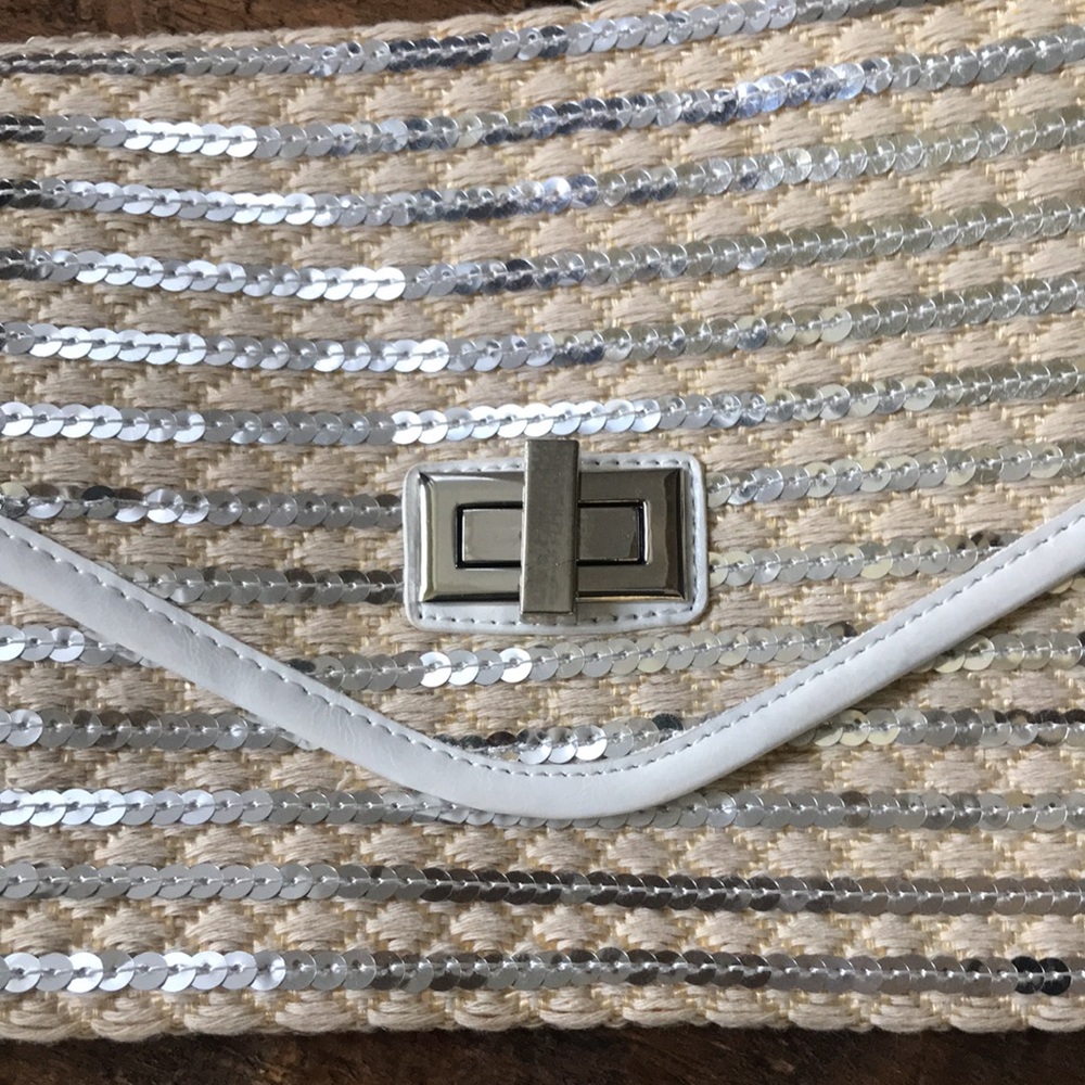 Straw Studio clutch. - Picture 2 of 10